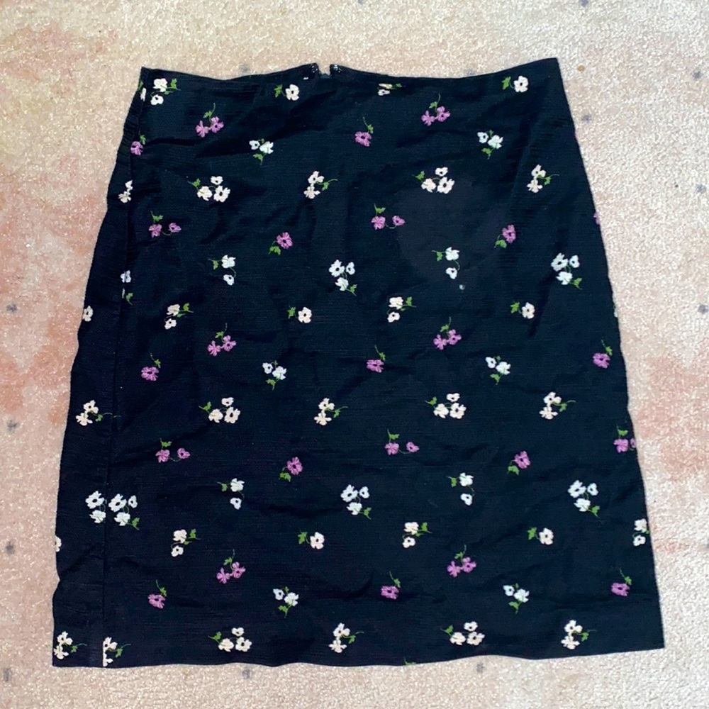 Ann Taylor pencil skirt size: 4